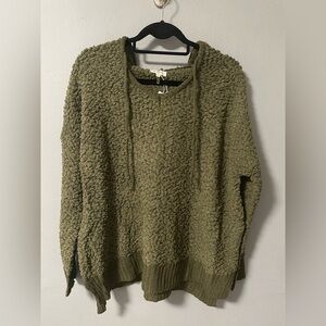 NWT Miracle Popcorn Chenille Olive Green
Hoodie Sweater. Size S/M